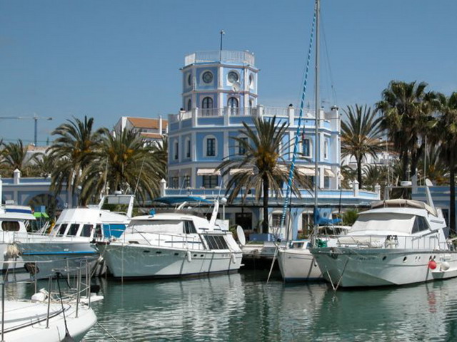 estepona21.jpg (109 KB)